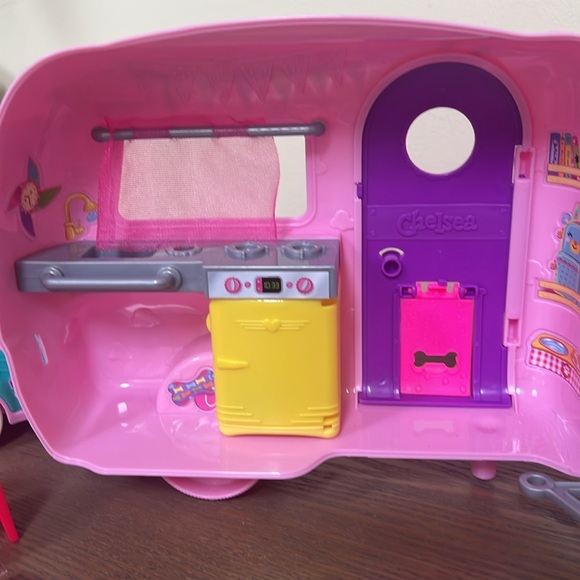 Barbie Club Chelsea Camper Playset with Accessories - Picture 3 of 8